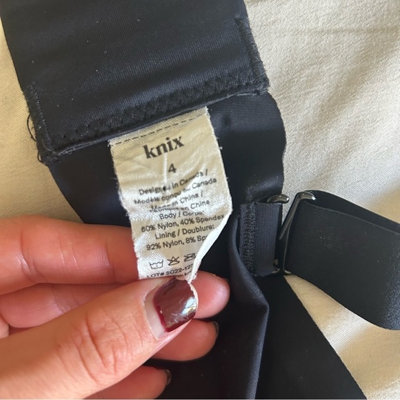 Knix Revolution V-Neck Bra Black Size 4 (D) - Picture 6 of 7